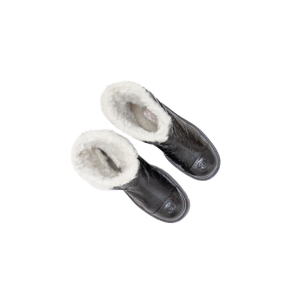 Chanel Black Crackled Patent Leather Shearling-Lined Winter‎ Boots – Size 36.5 C - Picture 7 of 11